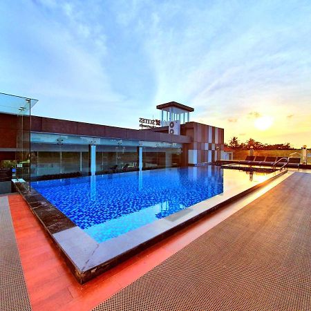 Clover Suites Royal Lake Yangon Exterior photo