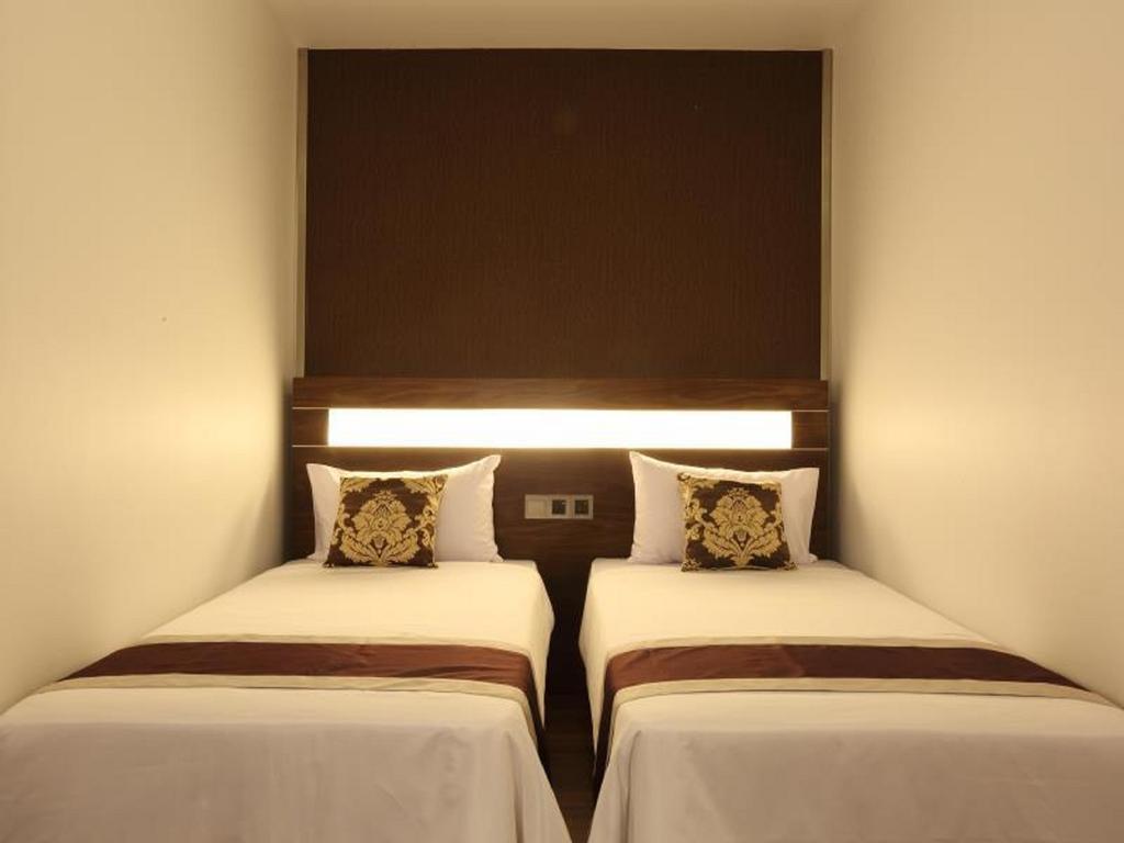 Clover Suites Royal Lake Yangon Exterior photo