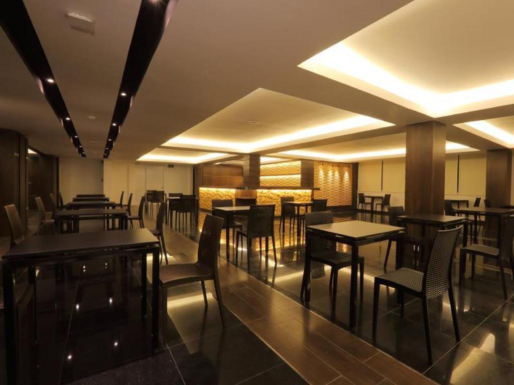Clover Suites Royal Lake Yangon Exterior photo