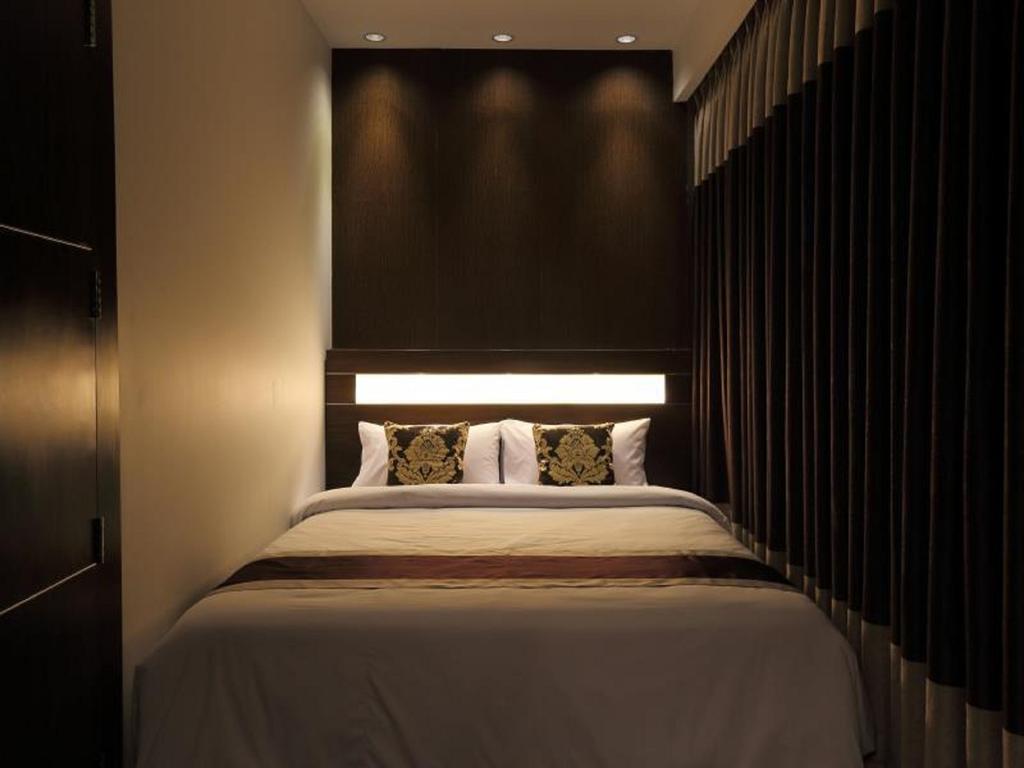 Clover Suites Royal Lake Yangon Exterior photo