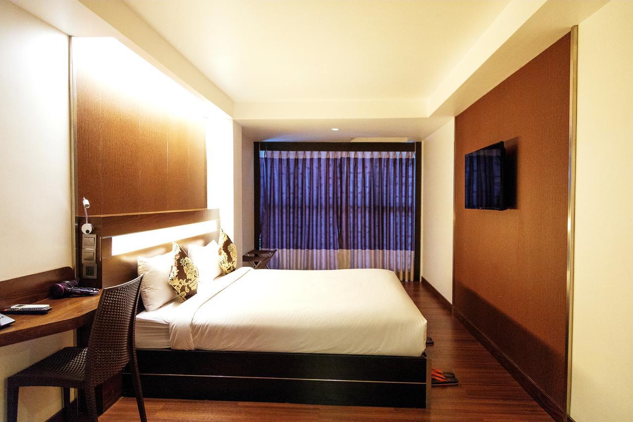 Clover Suites Royal Lake Yangon Exterior photo