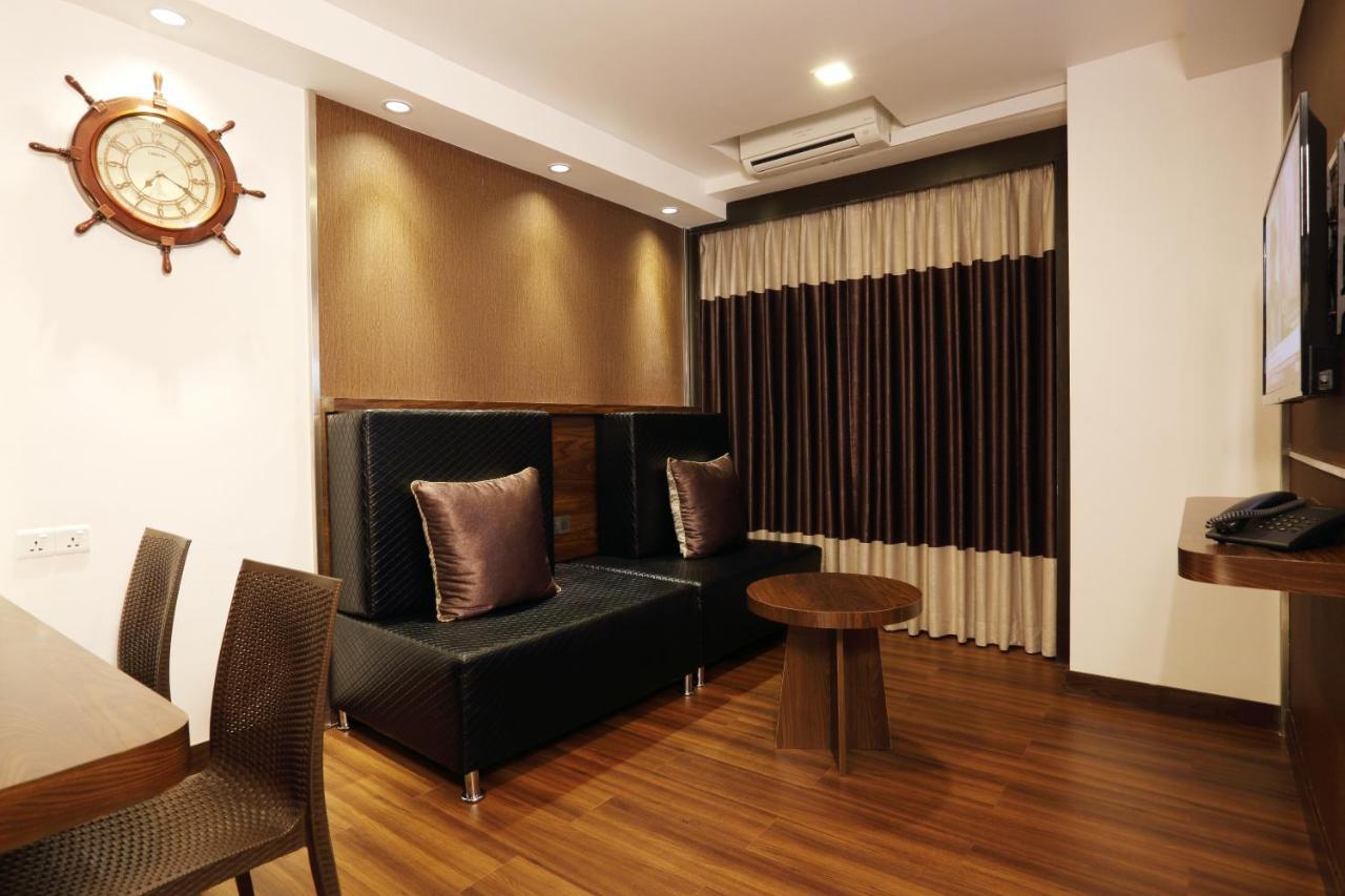 Clover Suites Royal Lake Yangon Exterior photo