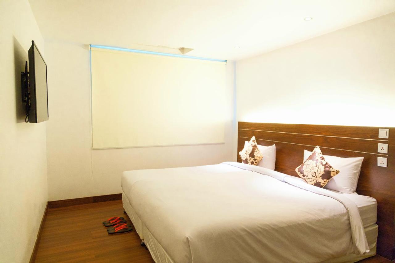 Clover Suites Royal Lake Yangon Exterior photo