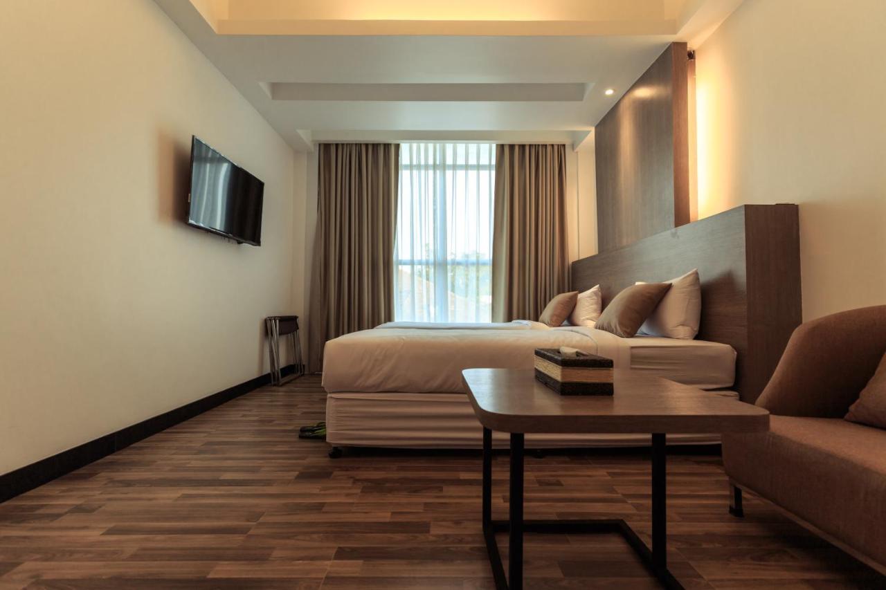 Clover Suites Royal Lake Yangon Exterior photo