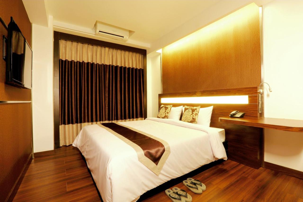 Clover Suites Royal Lake Yangon Exterior photo