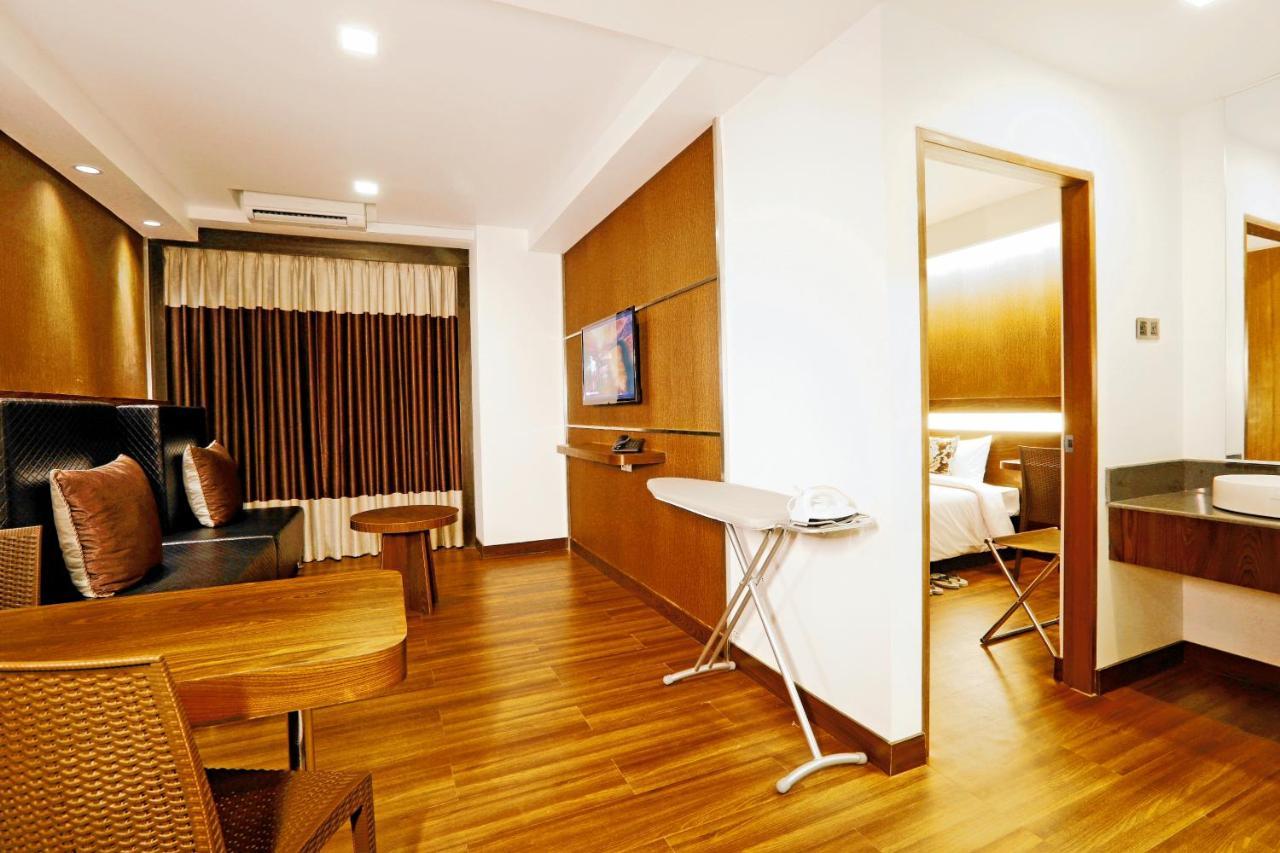 Clover Suites Royal Lake Yangon Exterior photo