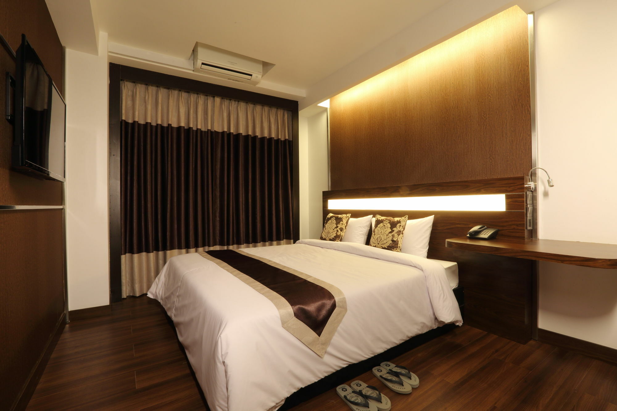Clover Suites Royal Lake Yangon Exterior photo