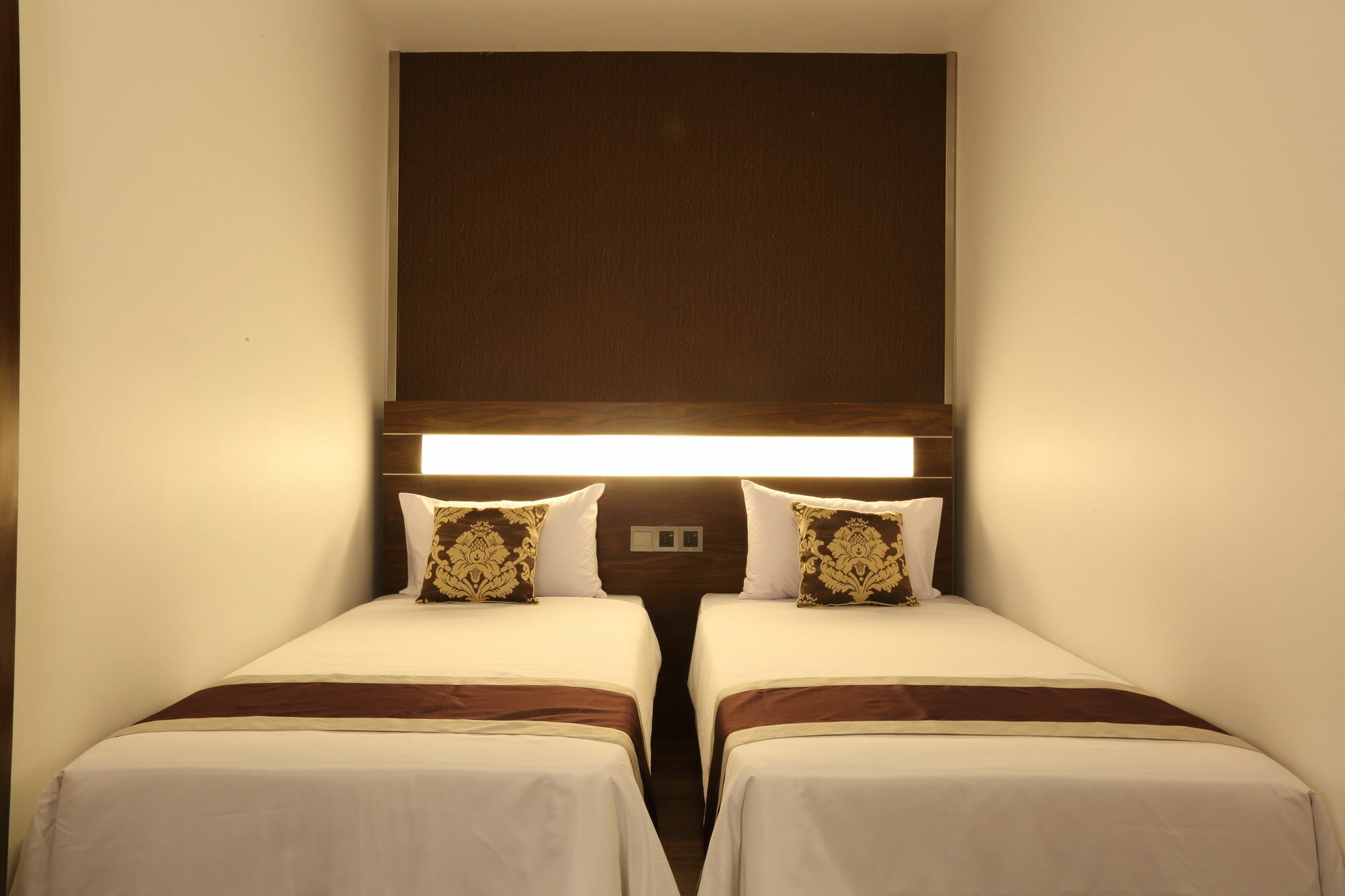 Clover Suites Royal Lake Yangon Exterior photo
