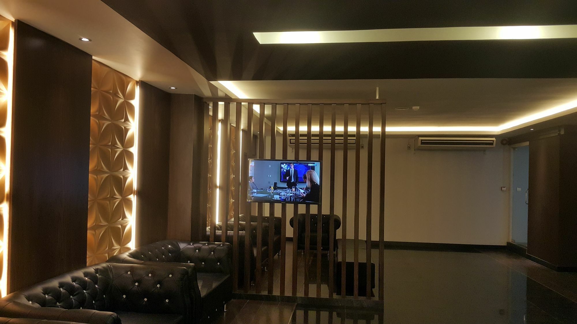 Clover Suites Royal Lake Yangon Exterior photo