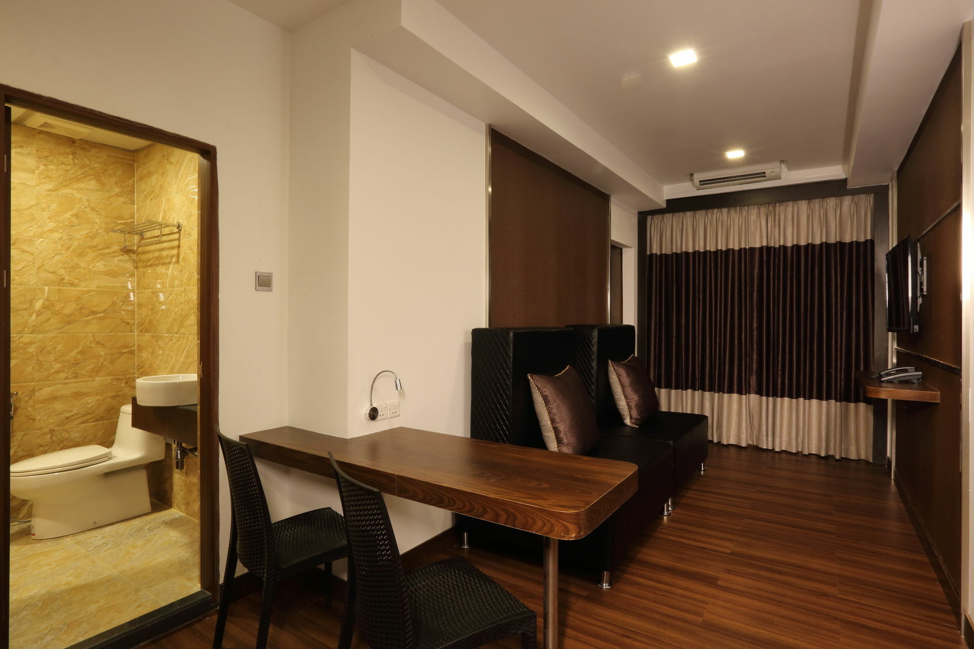 Clover Suites Royal Lake Yangon Exterior photo