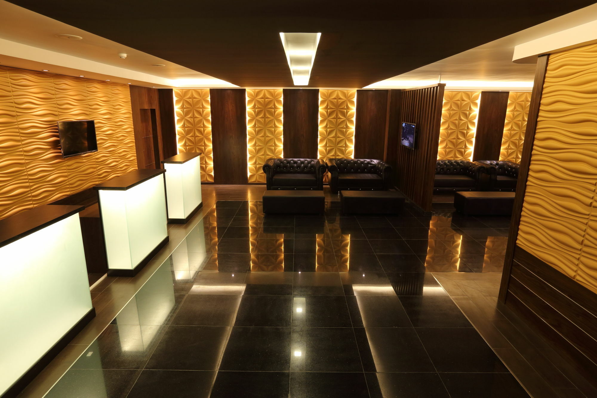 Clover Suites Royal Lake Yangon Exterior photo