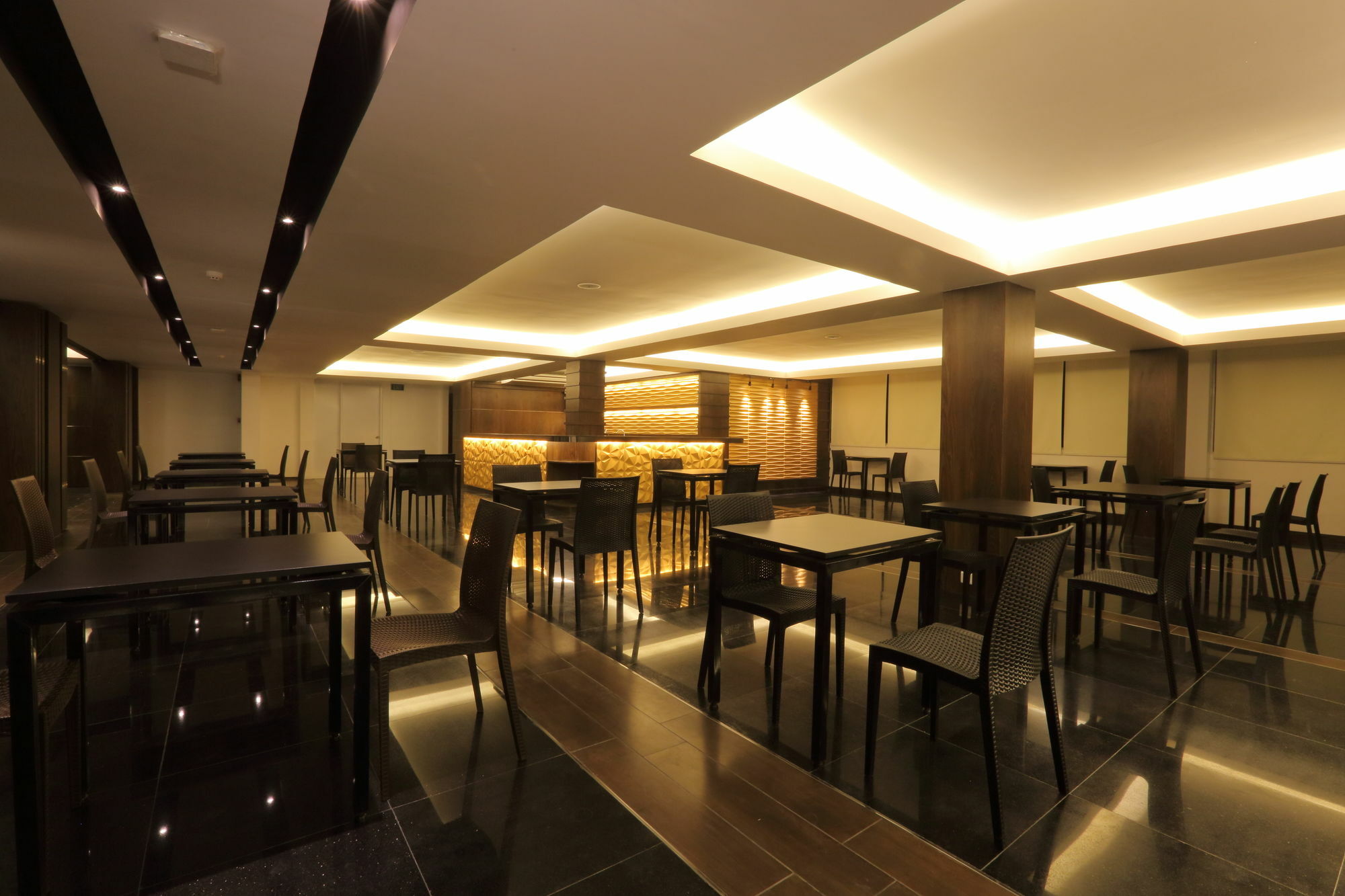 Clover Suites Royal Lake Yangon Exterior photo