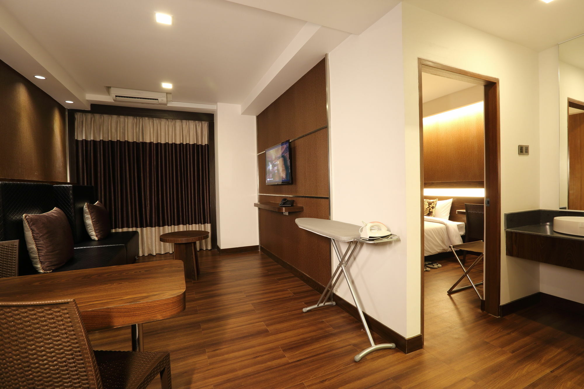 Clover Suites Royal Lake Yangon Exterior photo