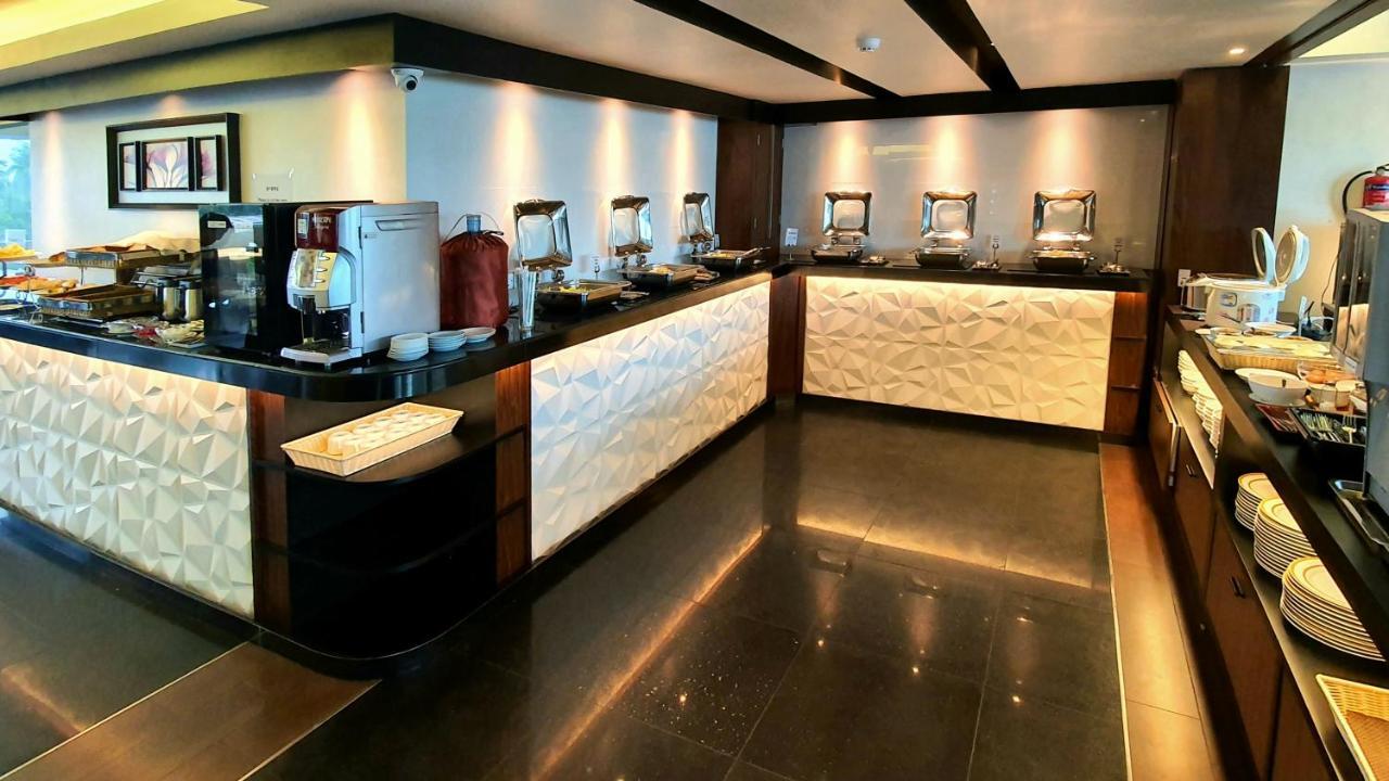 Clover Suites Royal Lake Yangon Exterior photo