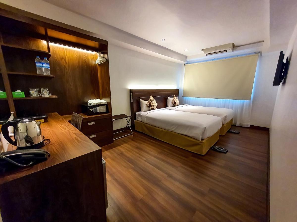 Clover Suites Royal Lake Yangon Exterior photo